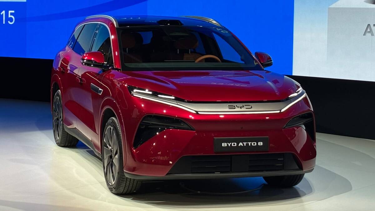 Электромобиль BYD ATTO 8 на выставке