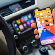 CarPlay в iOS 27.2 получил новые разделы подкастов и улучшенную Siri