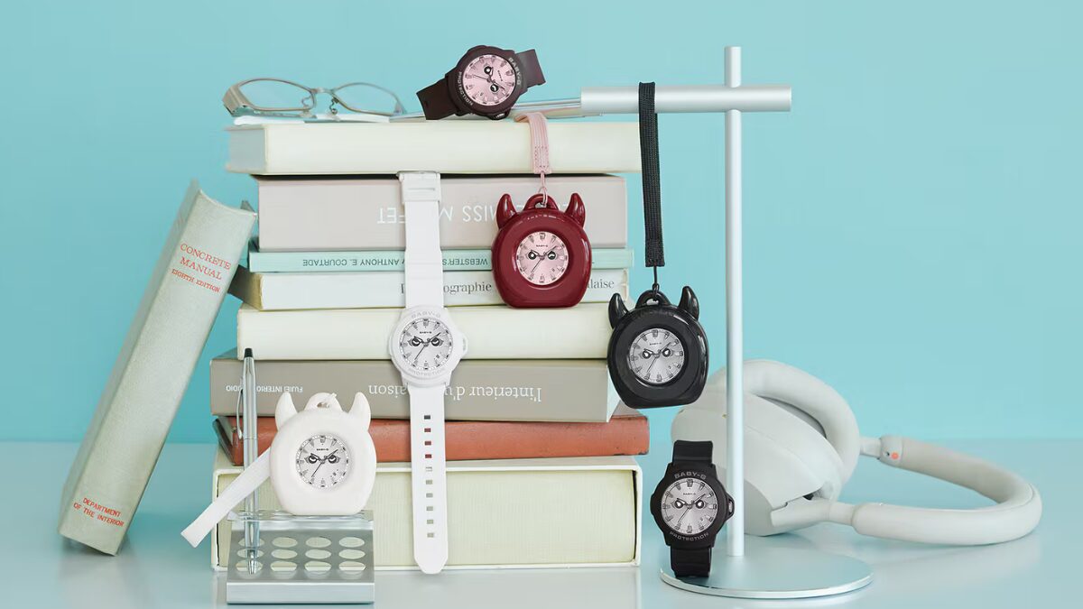 Часы Casio Baby-G на столе с книжками и наушниками