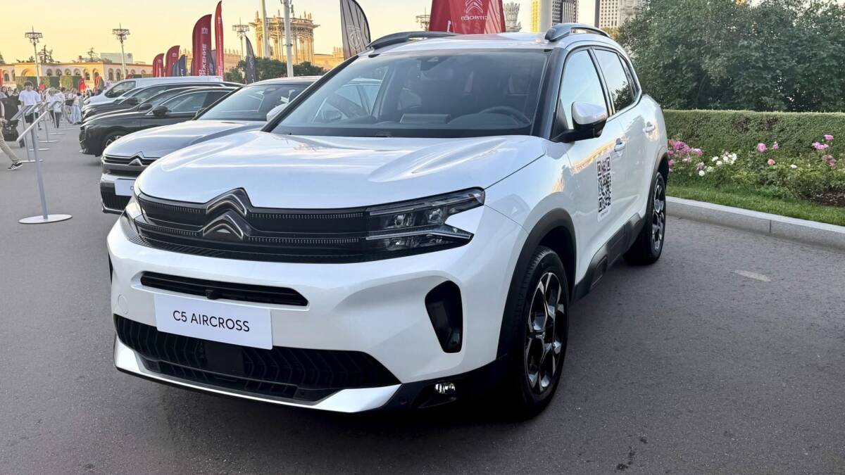 Citroen C5 Aircross и C5 X подорожали в России на 100 000 рублей 3 Автомобиль кроссовер кузов передняя головная оптика решётка радиатора