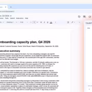 Документ Google Docs с планом загрузки на Q4 2026 и боковой панелью Claude для Docs