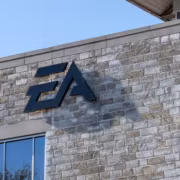 Здание компании EA с логотипом BioWare на фасаде