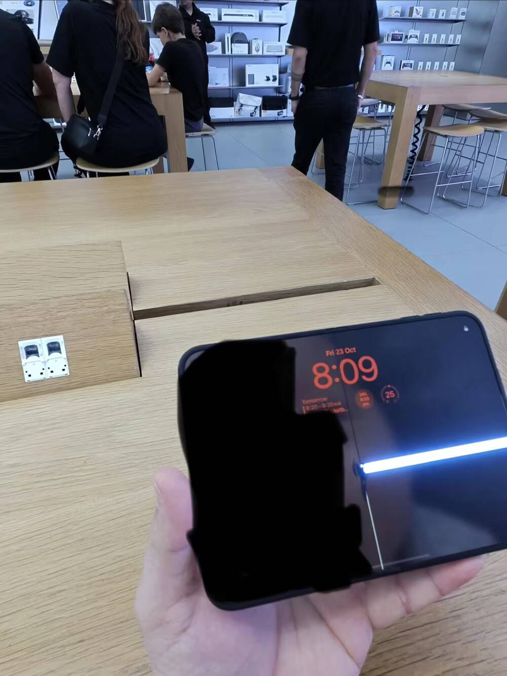Экран iPhone Duo треснул через 6 часов после покупки