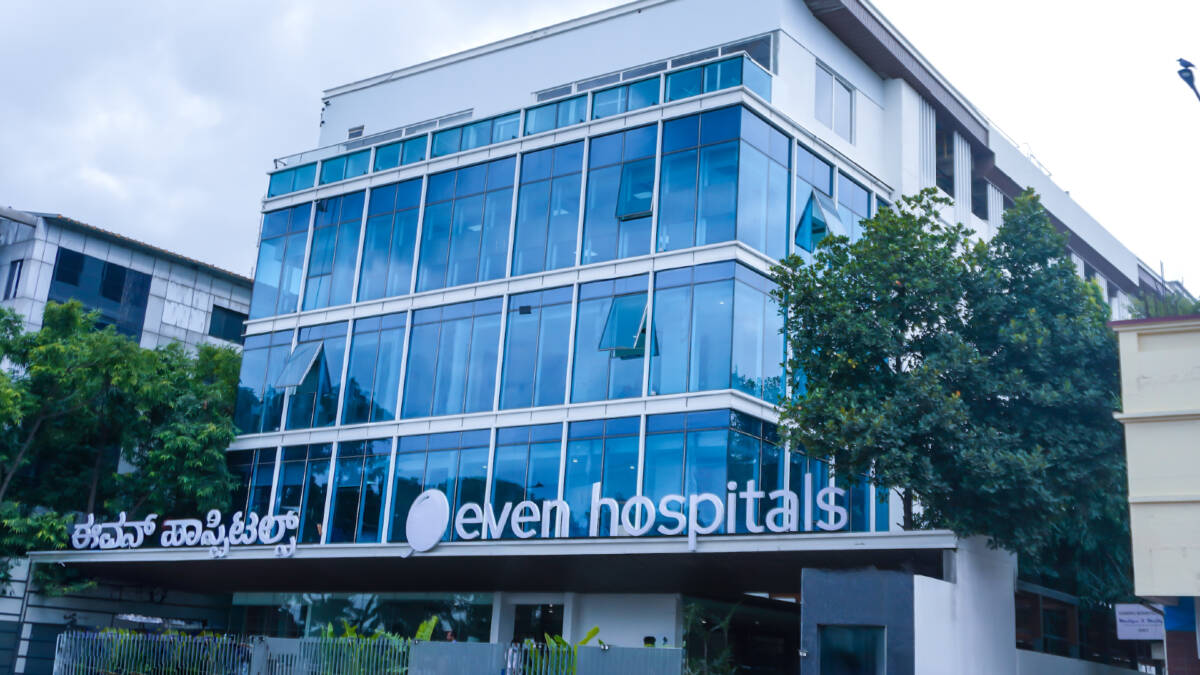 Здание клиники Even Healthcare с фасадом из стекла