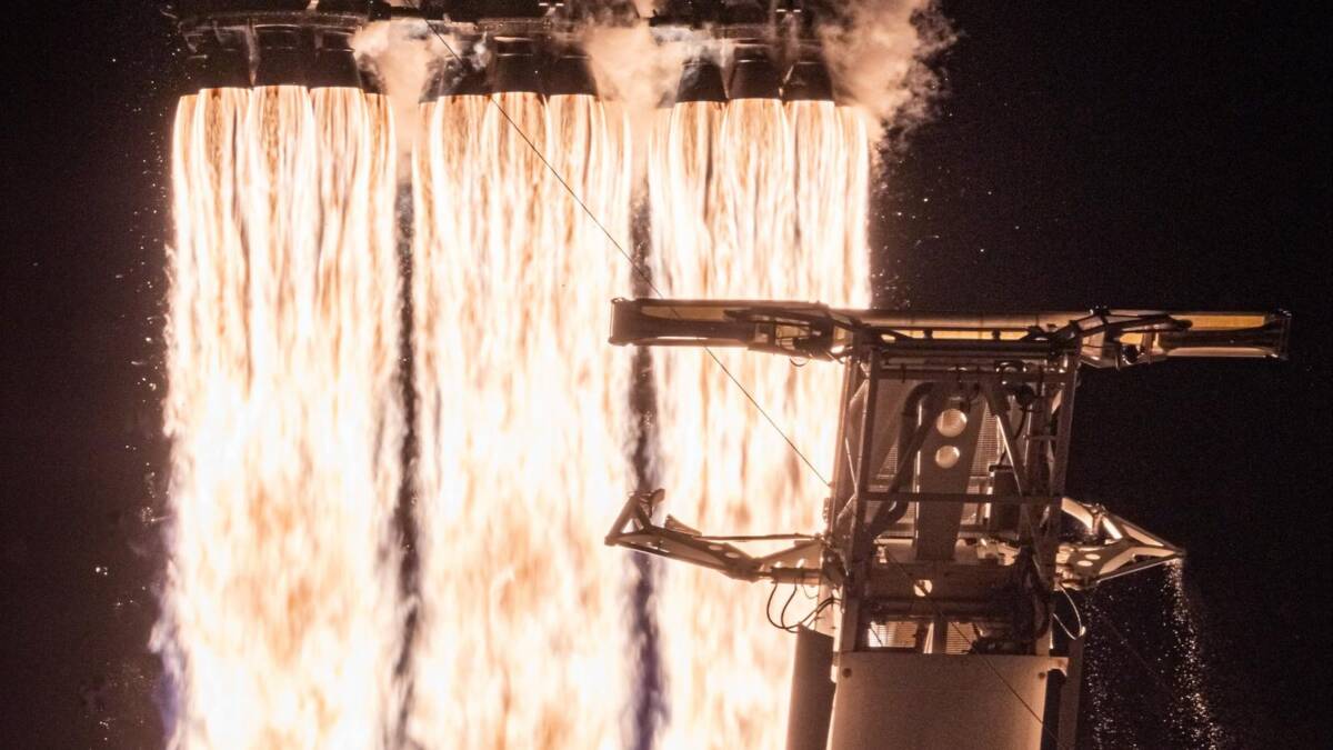 Falcon Heavy с огненными факелами запуска