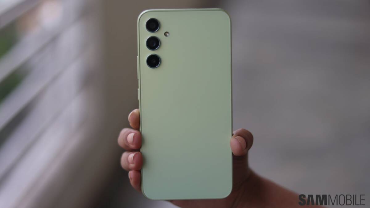 Galaxy A34 получил октябрьский патч, закрывающий 62 уязвимости