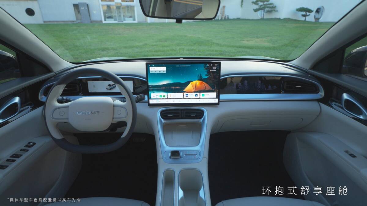Интерьер электромобиля Geely EX2 задний обзор салона