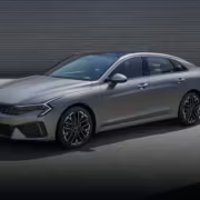 Киа K5 гибрид с классическим автоматом на площадке