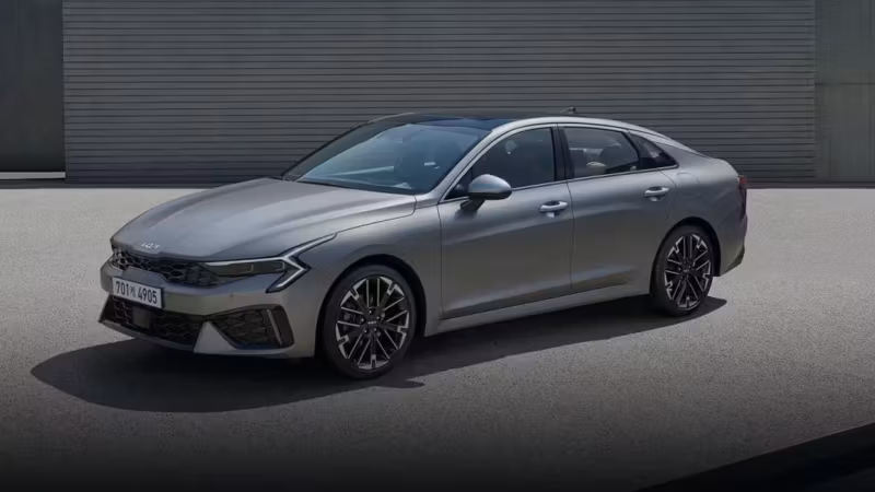 Киа K5 гибрид с классическим автоматом на площадке