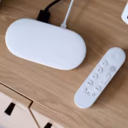Пульт Google TV Streamer и устройство,