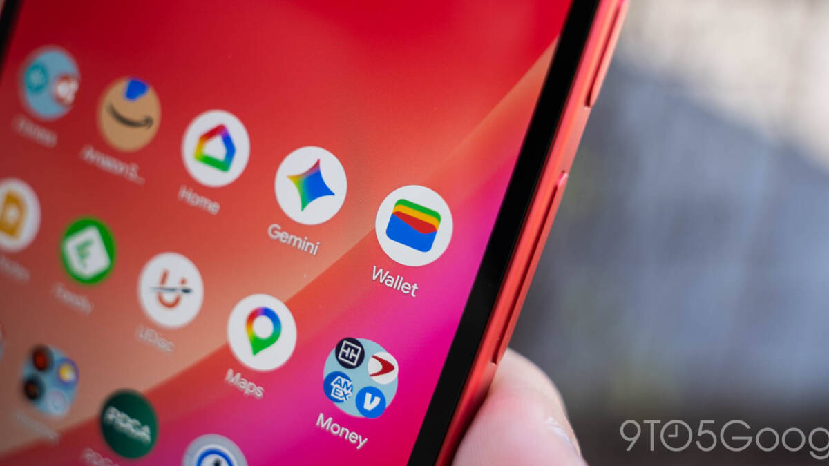 Google Wallet тестирует вертикальный список банковских карт на Android