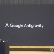 GPT-6.1 Sol обещает возможности Astra при меньших затратах 4 Дисплей на стенде Google Antigravity с логотипом