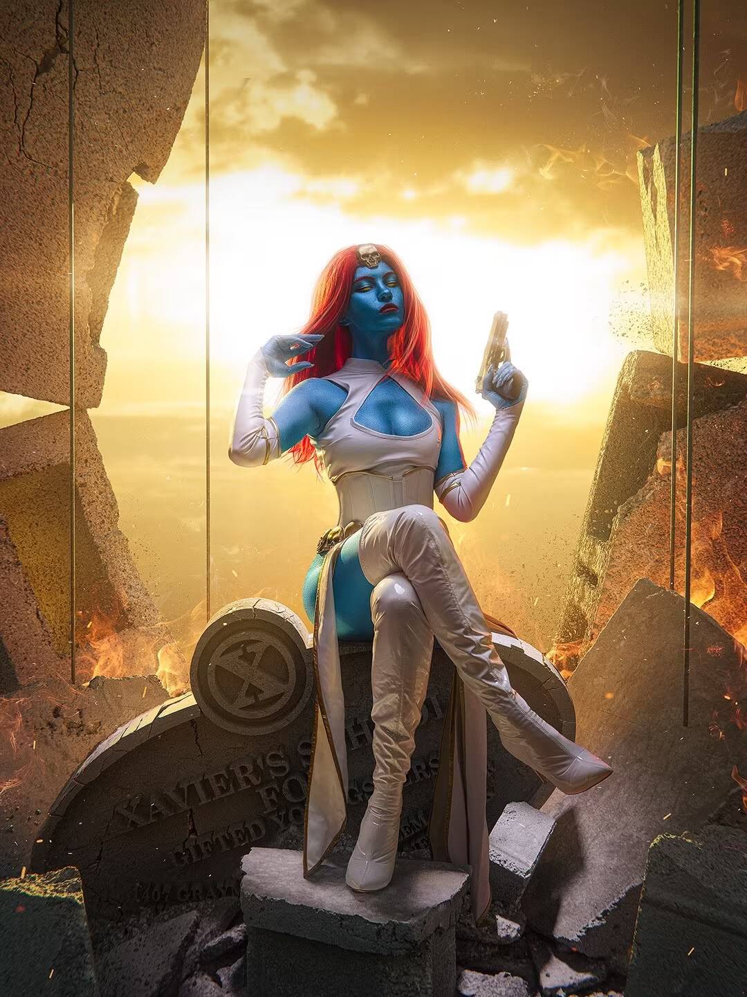 Россиянка показала откровенный косплей Мистик из Marvel 2 Косплей Мистик из Marvel русская девушка металлическая броня огонь