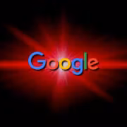 Логотип Google в центре черного и красного фона с эффектом света