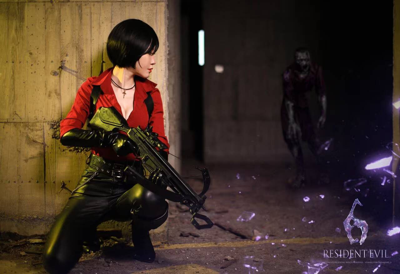 Heinekui показала Аду Вонг в косплее по Resident Evil 6 2 Ада Вонг в косплее Resident Evil 6 с оружием