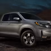 Honda может выпустить рамный пикап на базе Mitsubishi Triton в 2028 году 3 Разработанный Honda пикап на фоне звездного неба