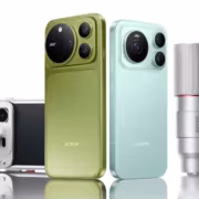 Модель смартфона Honor с четырьмя камерами и зеленым корпусом