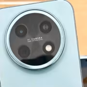 Камера Huawei Enjoy 100 Pro на задней панели с четырьмя объективами