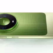 Зеленый Huawei Mate 90 Pro Max с камерой и логотипом