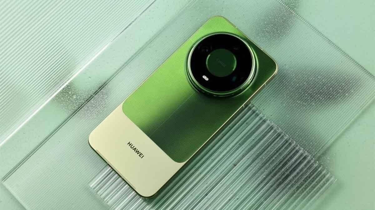 Смартфон Huawei Mate 90 на металлической поверхности