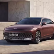 Hyundai Grandeur роскошный седан на площадке