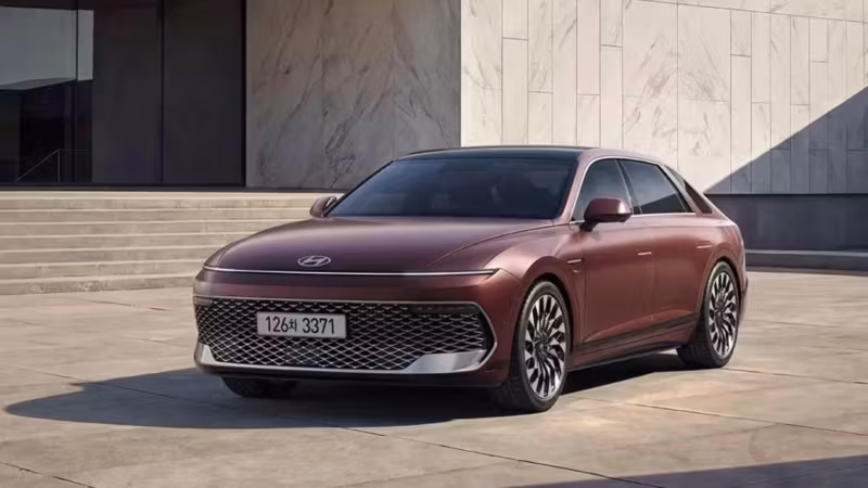 Hyundai Grandeur роскошный седан на площадке