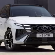 новый Hyundai Tucson, передняя часть, черная решетка радиатора