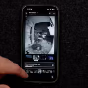 Экран iPhone с видео с камер Apple Home управление