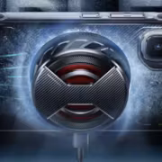 Две руки держат смартфон Infinix GT 50 Pro с охлаждающим вентилятором