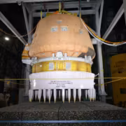 Космический модуль Gaganyaan перед запуском на стенде