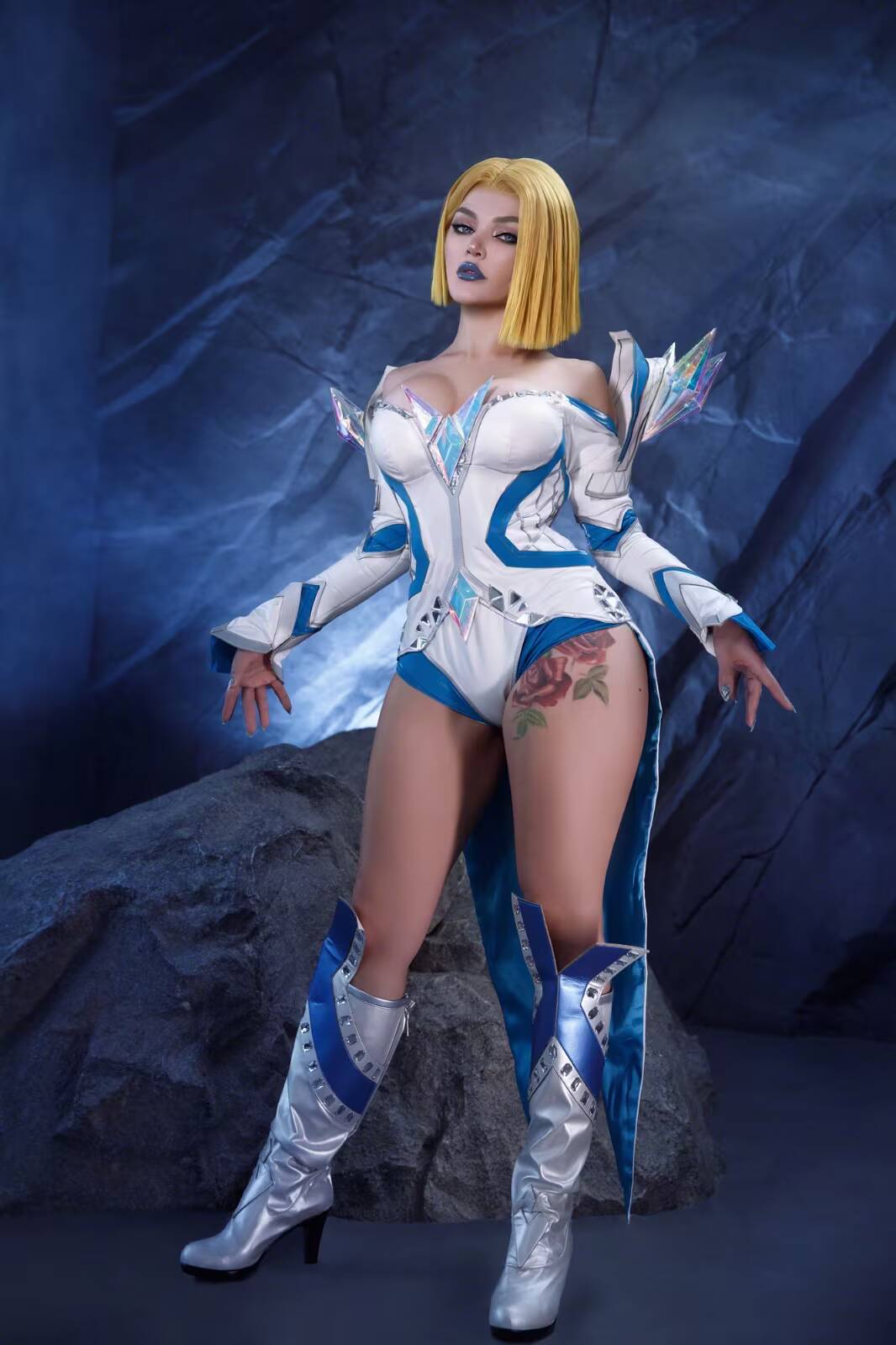 Kalinka Fox показала косплей Эммы Фрост из X-Men