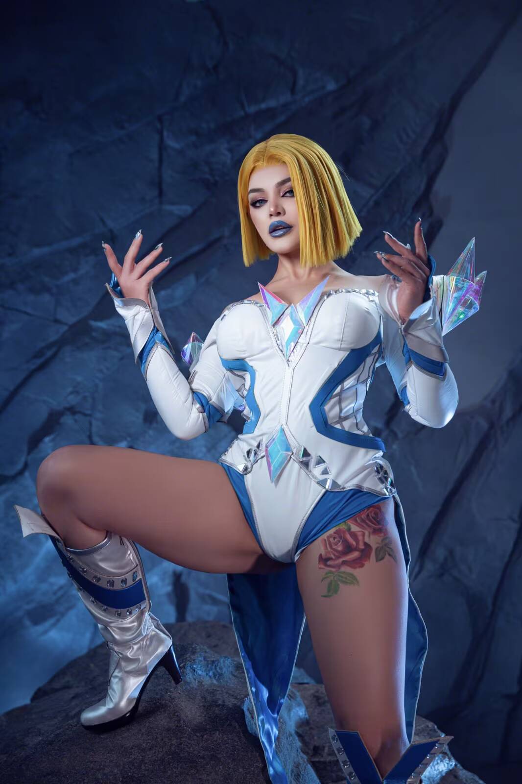 Kalinka Fox показала косплей Эммы Фрост из X-Men