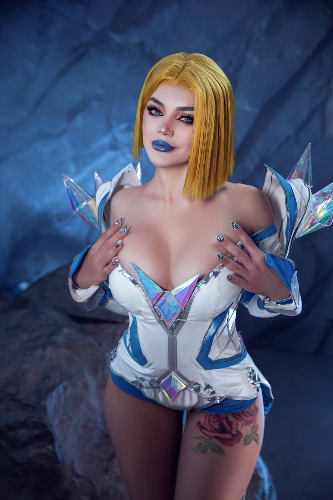 Kalinka Fox показала косплей Эммы Фрост из X-Men