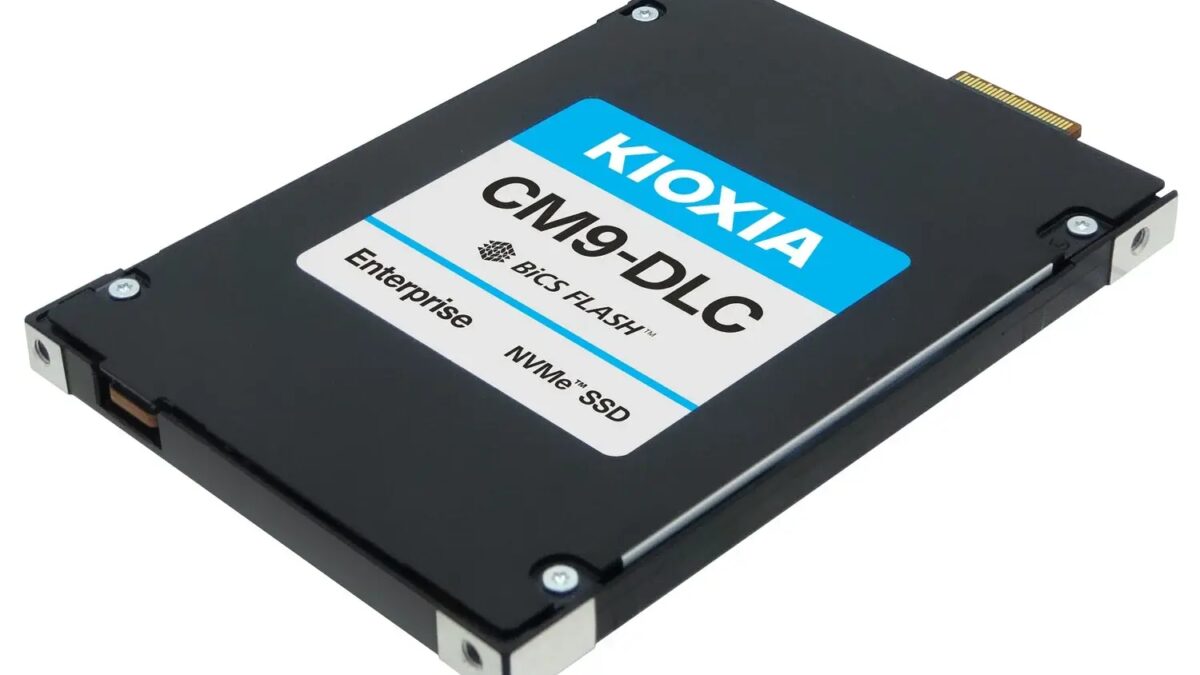 SSD Kioxia CM9-DLC с радиатором охлаждения