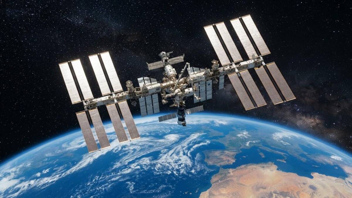 Космонавт Роскосмоса на МКС Земля космос