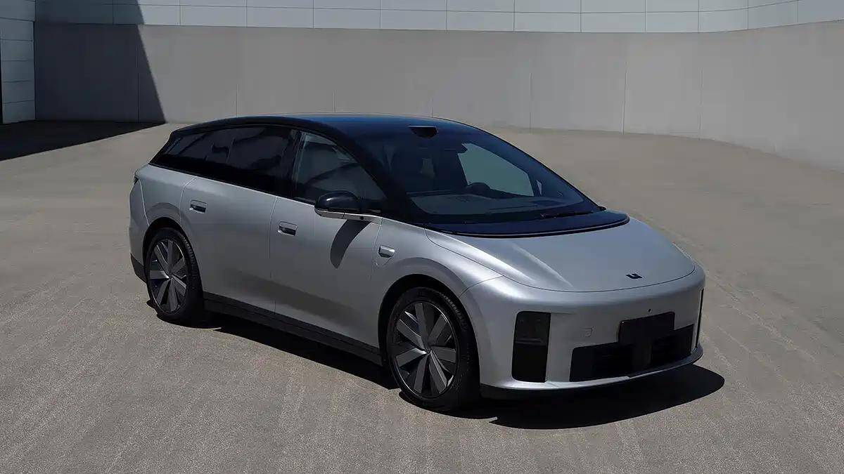 Электромобиль Li Auto Li One серого цвета