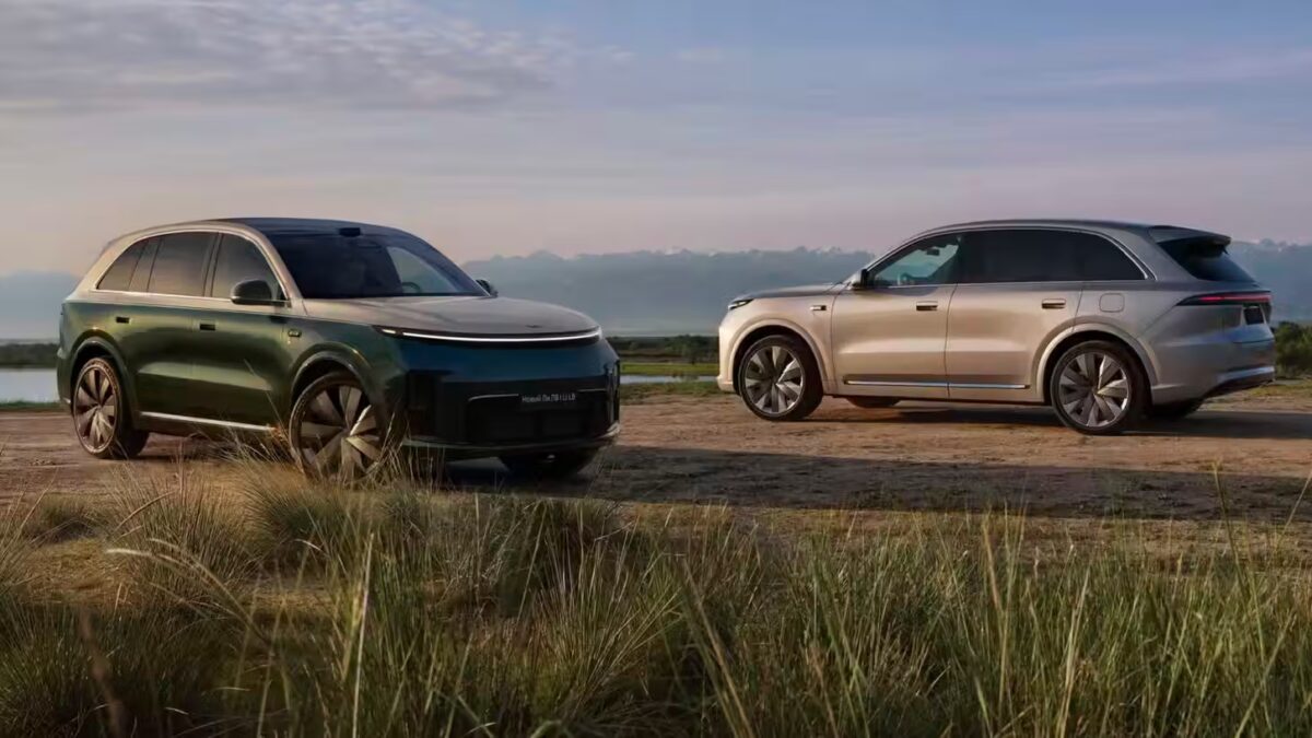 Два автомобиля Li Auto L8 на природе в закат