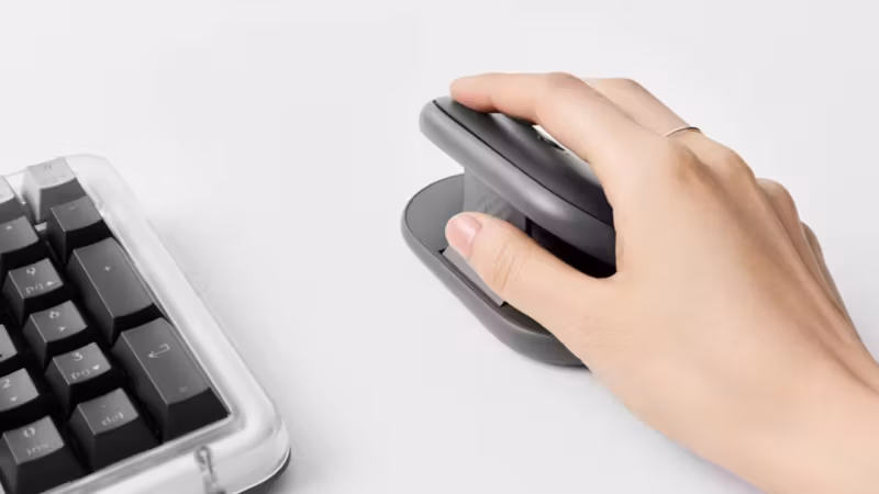 Мышь Logitech Pebble Up раскладывается для удобного хвата и работает до 90 дней