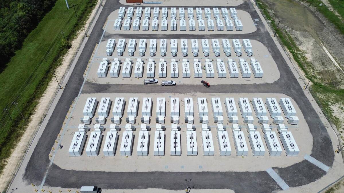 Крупная площадка для батарей Nightpeak и Tesla Bocanova