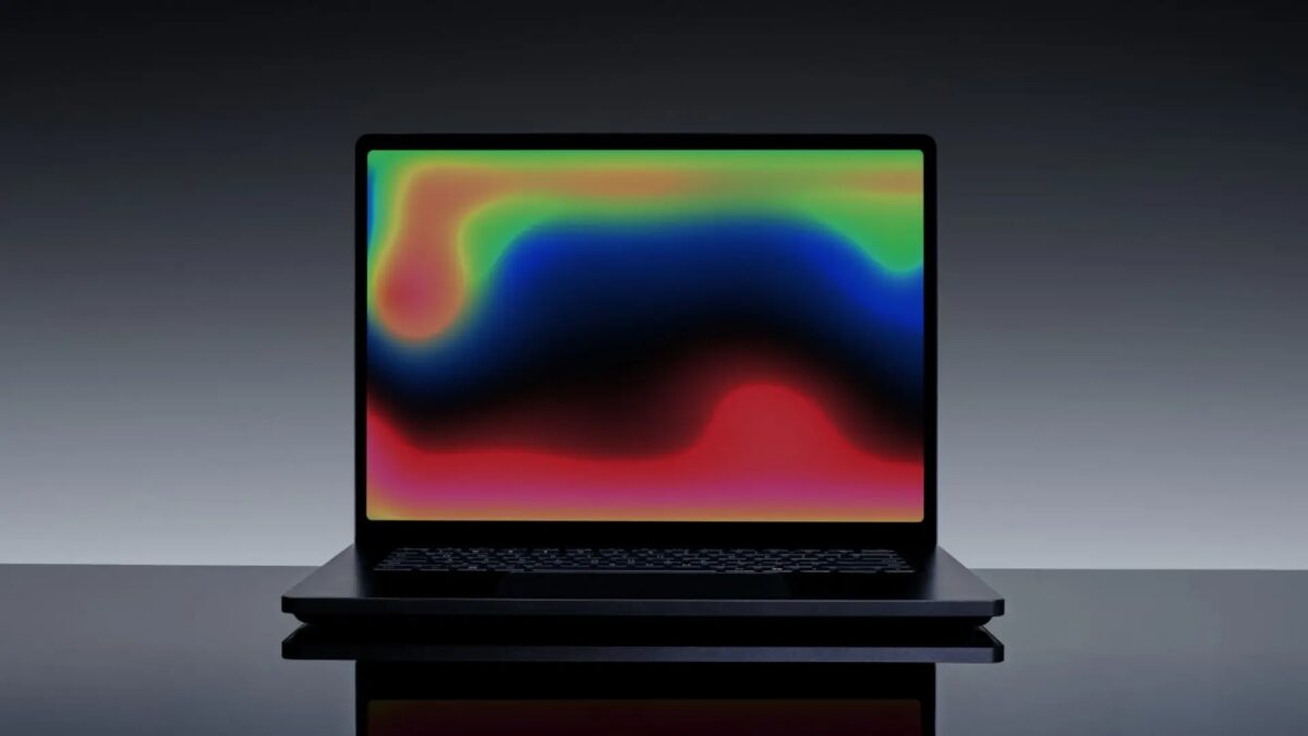 Ноутбук Microsoft Surface Laptop Ultra на столе