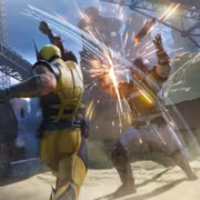 Боец в костюме Халка-Железного человека на мосту на фоне боевых сцен Marvel Wolverine