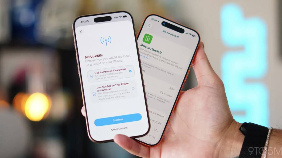 Два iPhone 14 Pro включены в руке ребенка в магазине Verizon