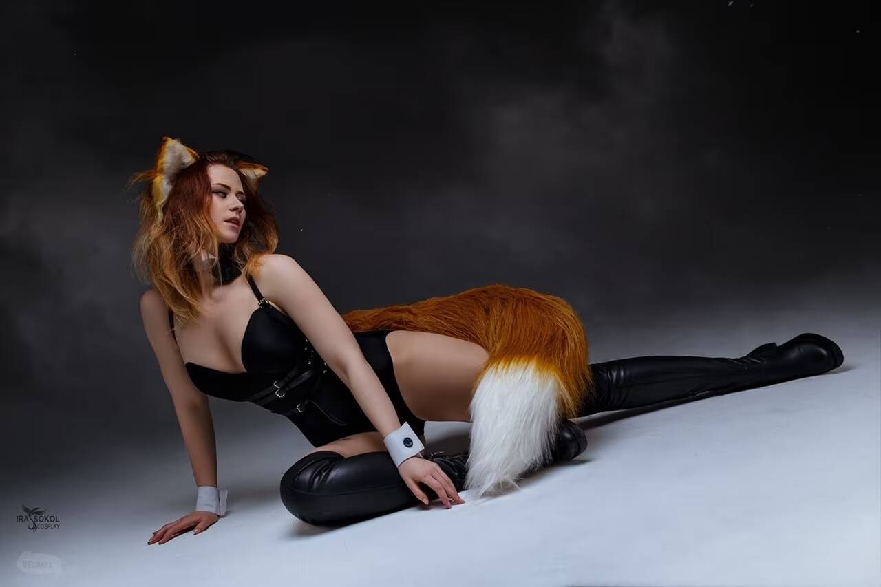 Косплей огненной лисицы Fire Foxy с ушами и хвостом