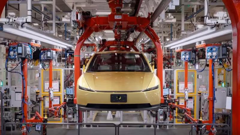 пак Cybercab Tesla в Техасе на сборочной линии