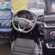 Фронтальная часть автомобиля Патриот Х с решёткой радиатора