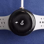 Pixel Watch теряют до 10% заряда в час, Google готовит исправление