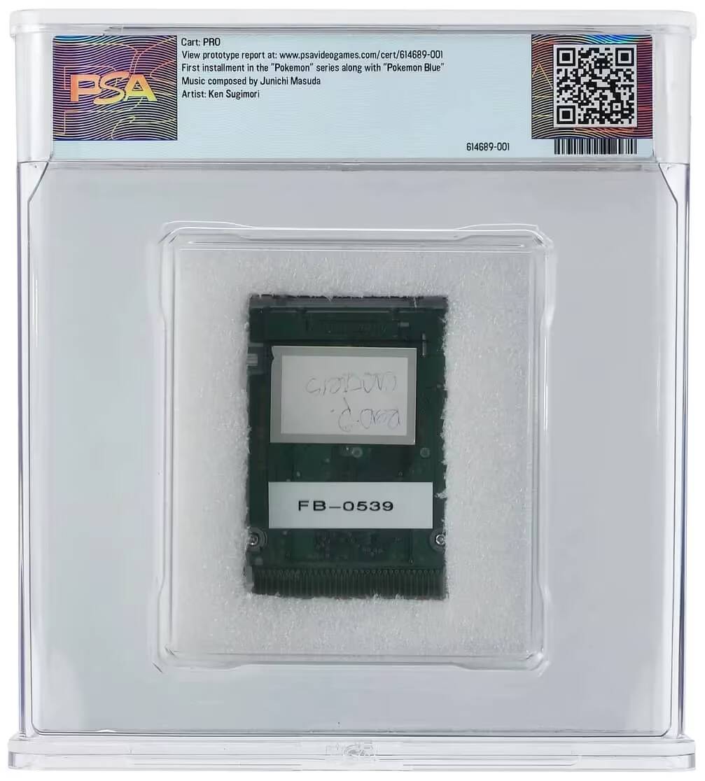 Прототип Pokémon Red внутри прозрачной коробки PSA