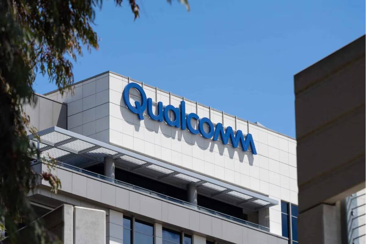 Qualcomm получила $2 по итогам суда с Arm 1 Здание корпорации Qualcomm логотип Qualcomm крупный на фасаде