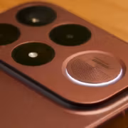 Redmi K100 приписывают батарею на 10 000 мА·ч и динамики Bose 6 Камера тройная Redmi K100 на задней панели