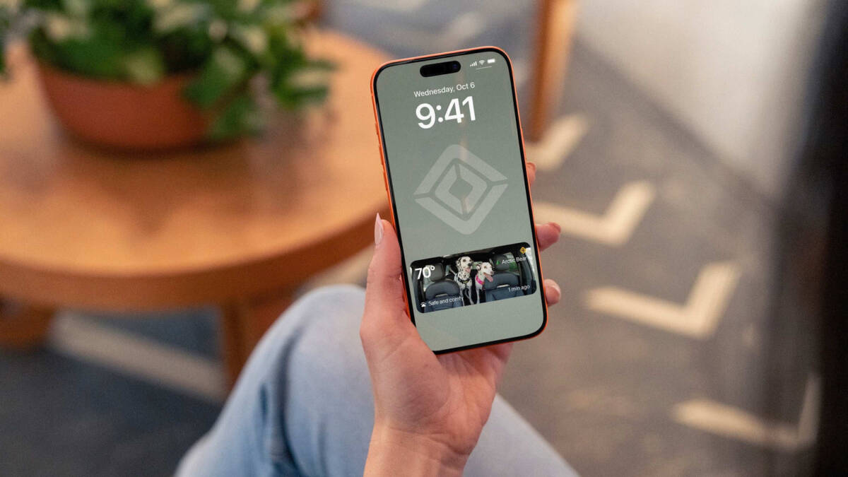 Rivian R2 покажет питомца на экране блокировки телефона 5 iPhone с питомцем на экране блокировки Rivian R2